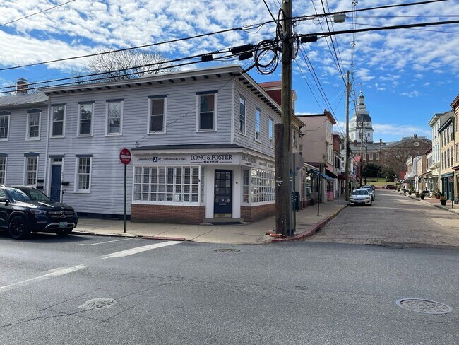 Building Photo - Small pets are welcome with an additional deposit and monthly pet rent.