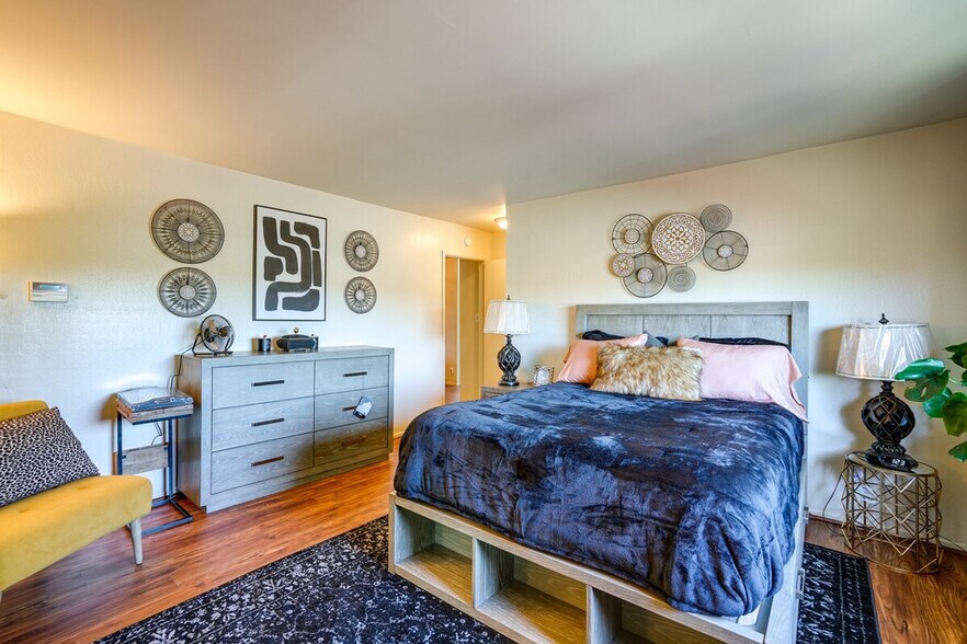 Building Photo - 542 Sheridan St