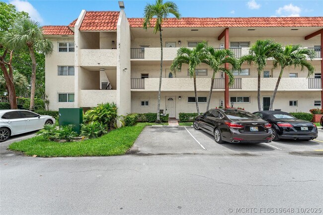 Building Photo - 411 S Hollybrook Dr