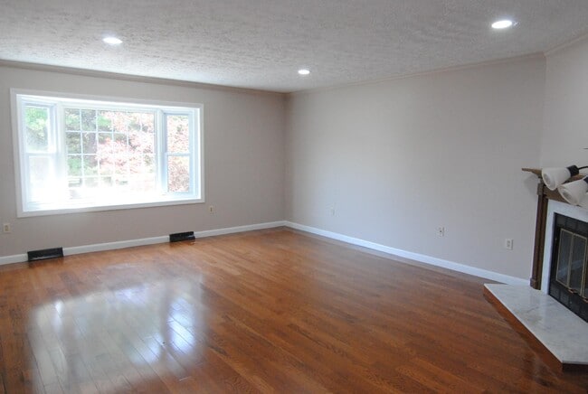 Building Photo - 25 Cadogan Way