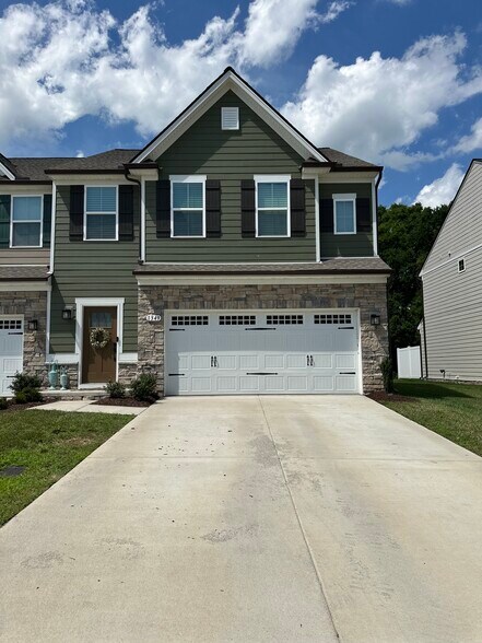 Building Photo - 1349 Crescent Ridge Dr
