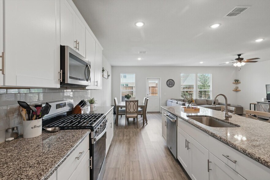 Building Photo - 802 Feldspar Way