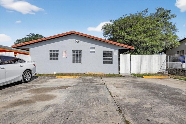 Building Photo - 708 SW 10th St