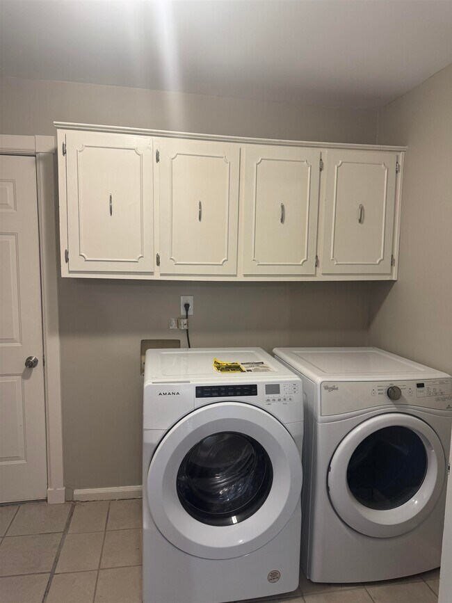 Building Photo - 7145 Claiborne Dr