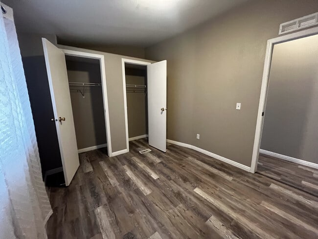 Building Photo - Pioneer