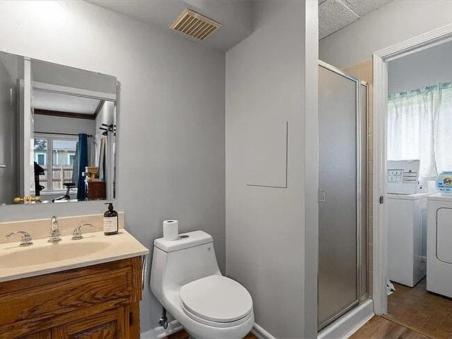 3rd bath - 8323 W 120th Ter