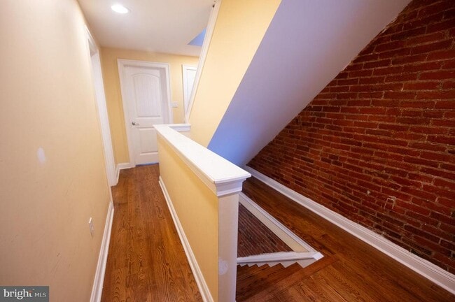 Building Photo - 703 Annin St