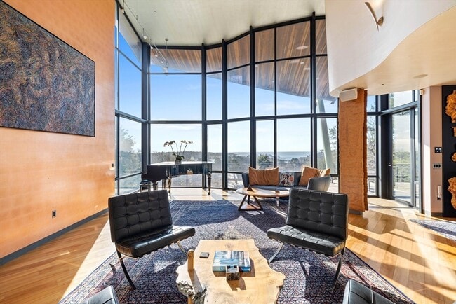 Building Photo - 370 Summer St