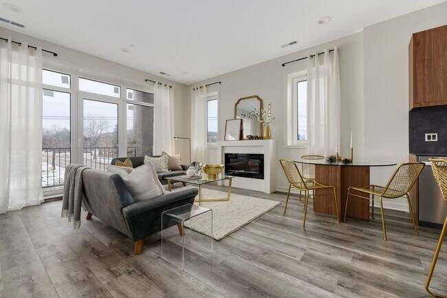 Building Photo - 820 E Irving Park Rd