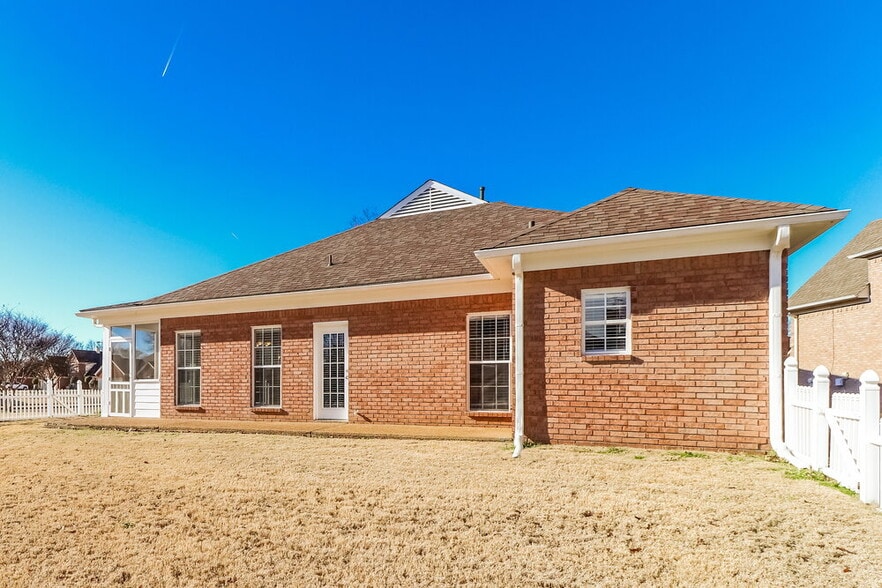 Building Photo - 4114 Course View Cove