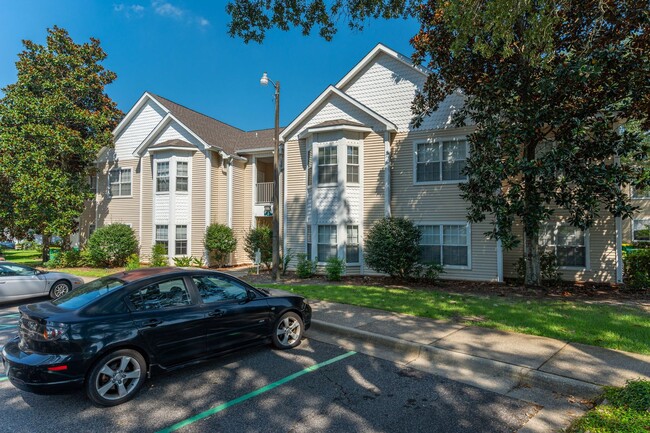 Primary Photo - 2 Bedroom Apartment Overlooking Pool