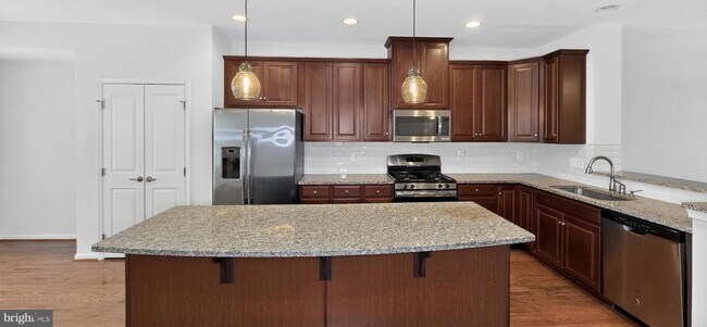 Building Photo - 5363 S Center Dr