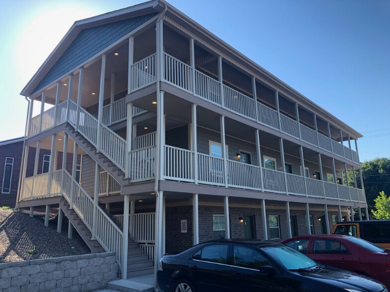 Building Photo - 1604 Spring Valley Dr