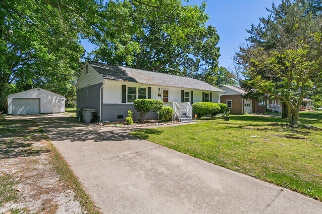 Building Photo - 314 Martha Lee Dr
