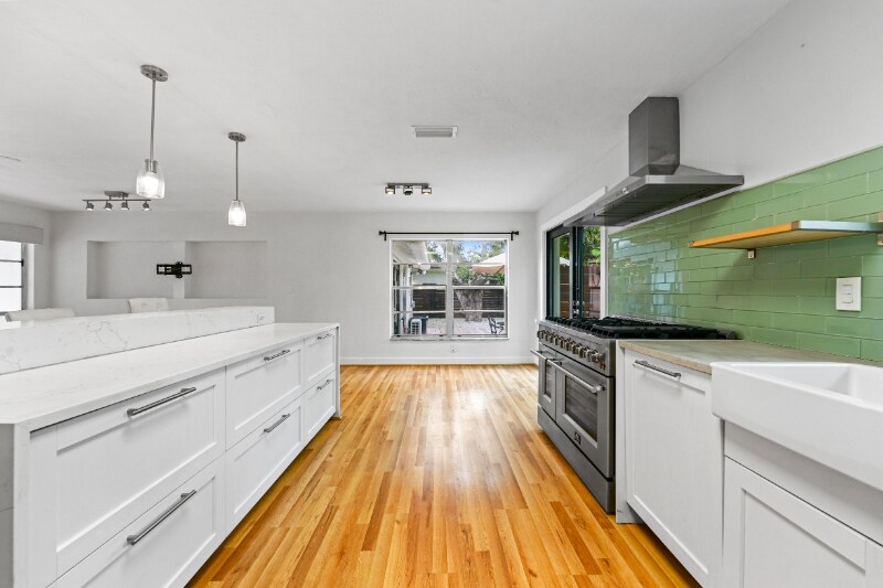 Building Photo - 3355 SW 22nd St