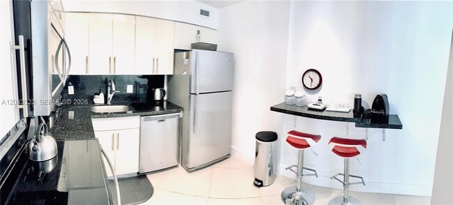 Building Photo - 5151 Collins Ave
