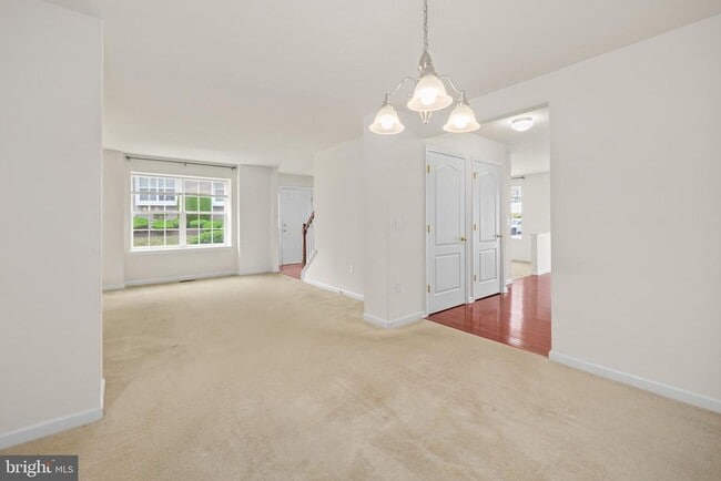 Building Photo - 4165 Bunker Hill Dr S