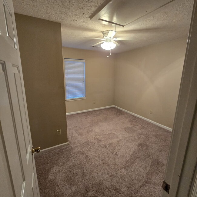 Building Photo - Private 3-Bdr 2 Full Bath Ranch with large fenced backyard and workshop.