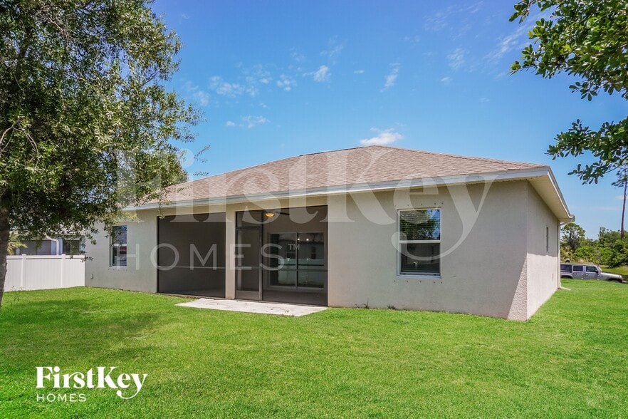 Building Photo - 2443 Dalhart Ave