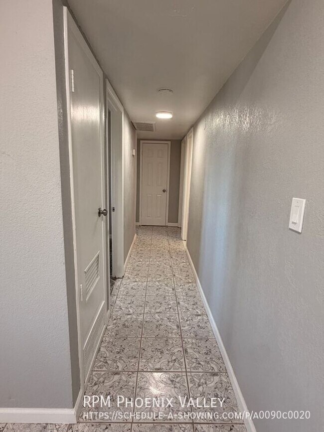 Building Photo - 301 N 3rd St