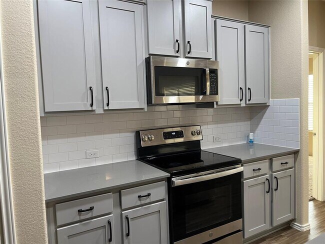 Building Photo - 104 Granville Ct