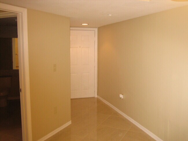 Building Photo - 15035 Michelangelo Blvd