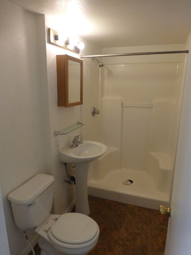 Building Photo - 906 S Farmer Ave