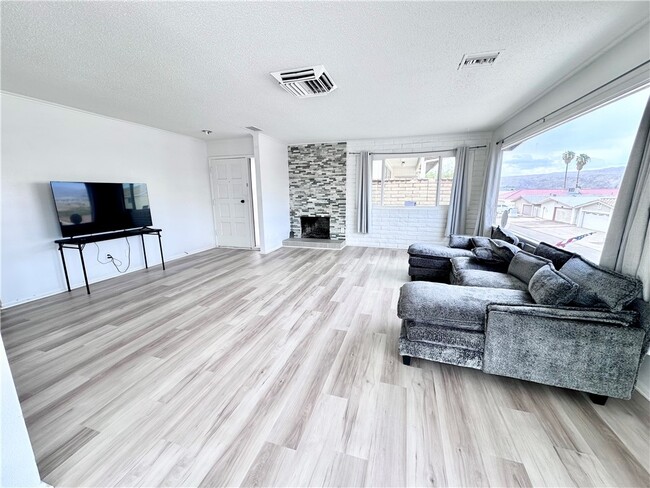 Building Photo - 1470 Riverfront Dr
