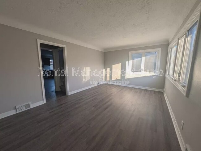 Building Photo - 1093 Breen St