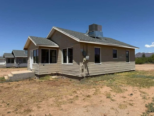 Building Photo - 2082 N Cougar Pl