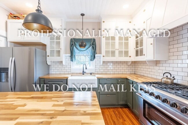 Building Photo - 321 E Branch St