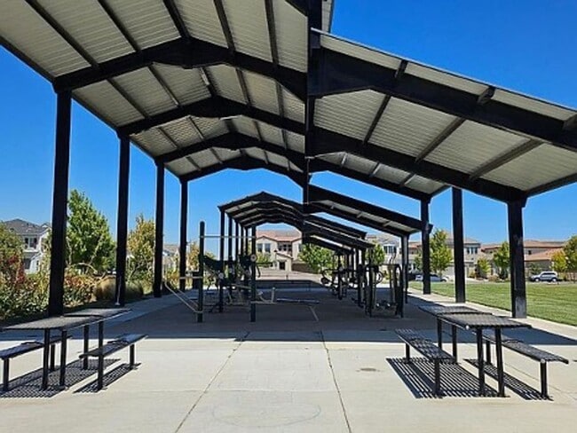 Building Photo - Premier 2/2 Condo in The Cannery