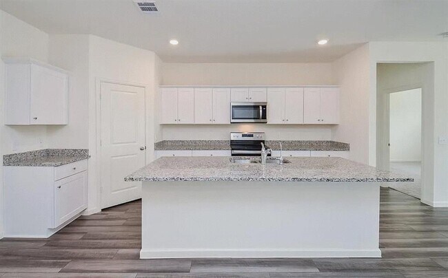 Building Photo - 1000 Lacebark Ln