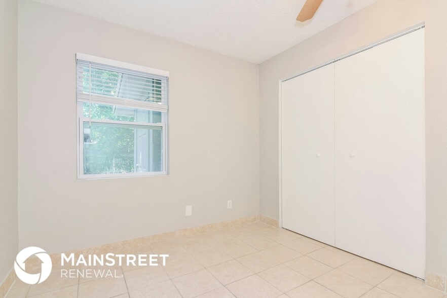 Building Photo - 1936 Pinehurst Dr