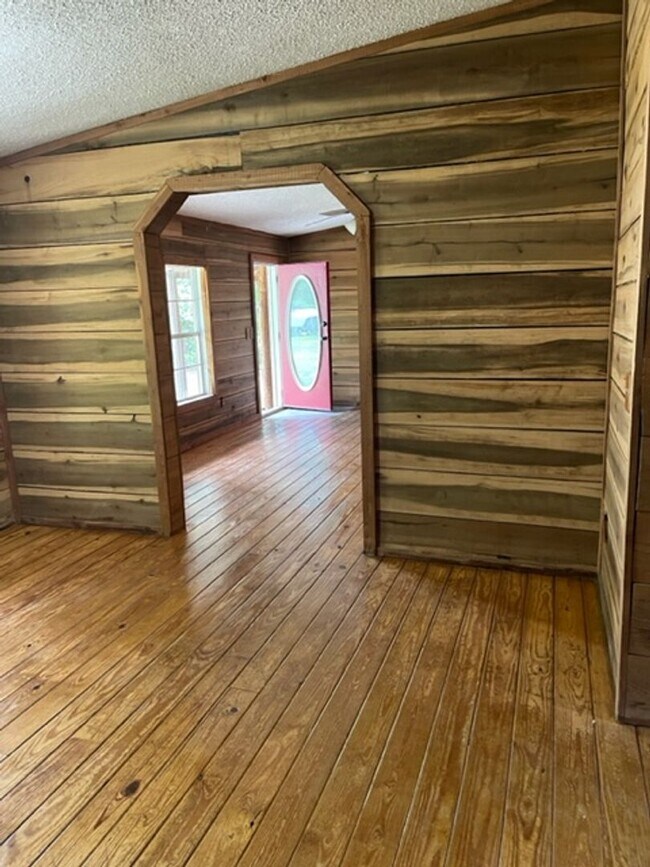 Building Photo - Rustic home in Citronelle