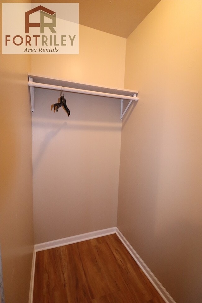 Building Photo - Spacious rental home!