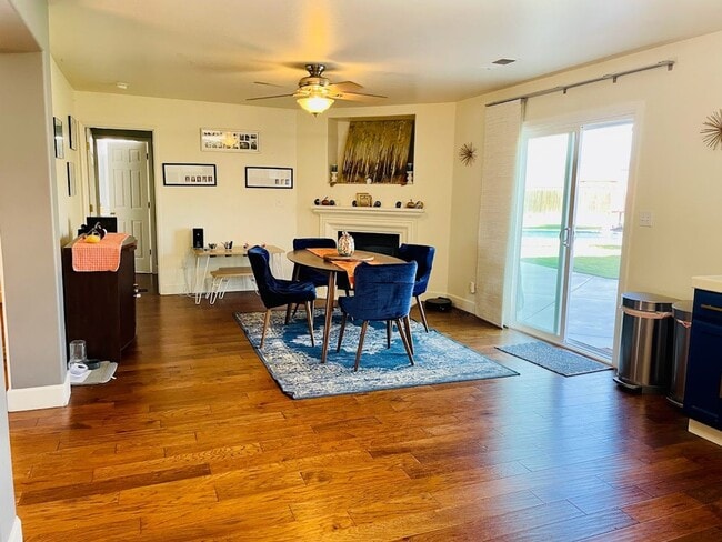 Building Photo - 5 Br 3.5 Ba with pool available soon