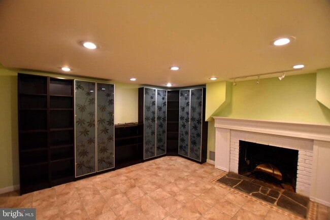 Building Photo - 10118 Cedar Ln