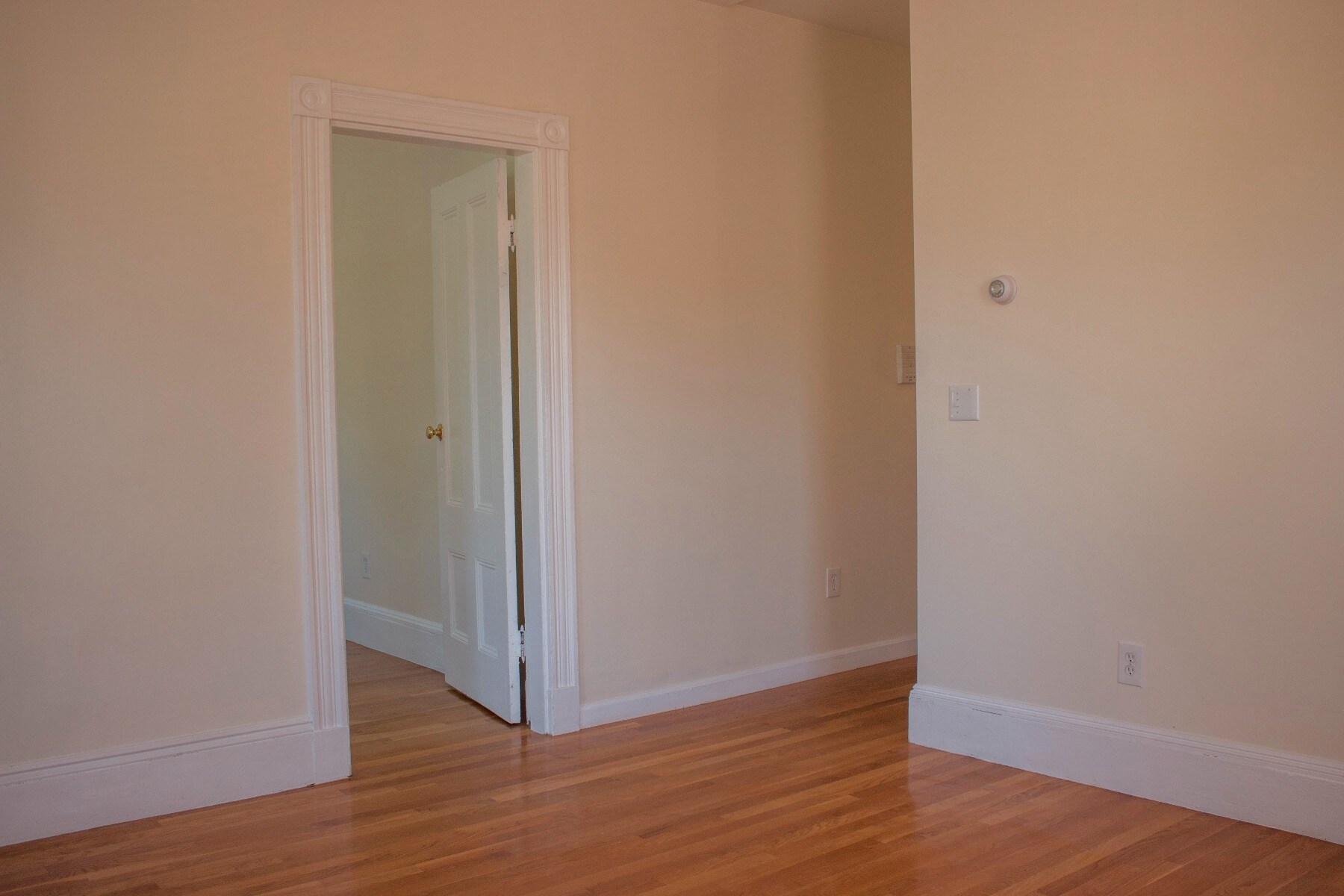 Building Photo - 14 Schiller St