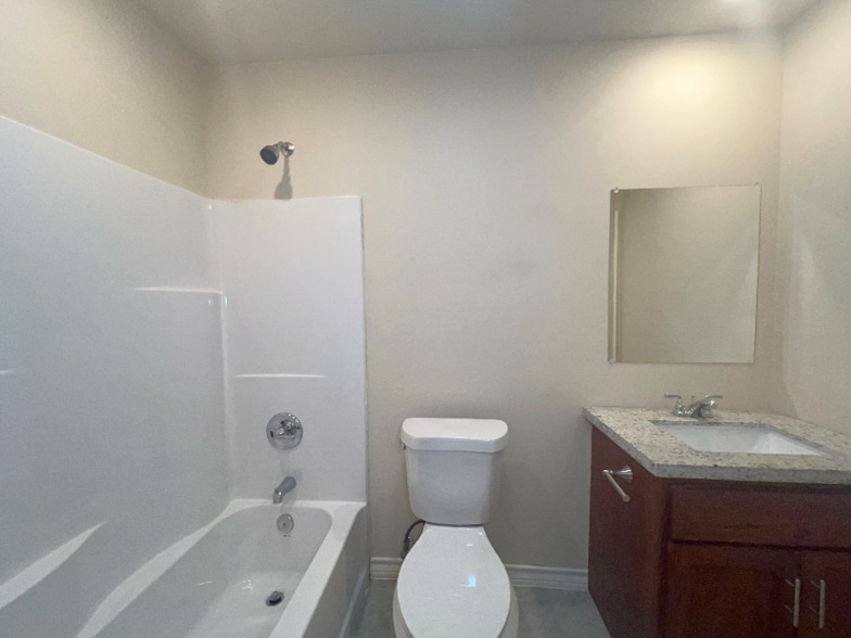 Building Photo - 2904 E Lyon St