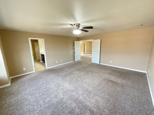 Building Photo - 3 Bedroom Home Available Near N Powers Blvd & Dublin Blvd!