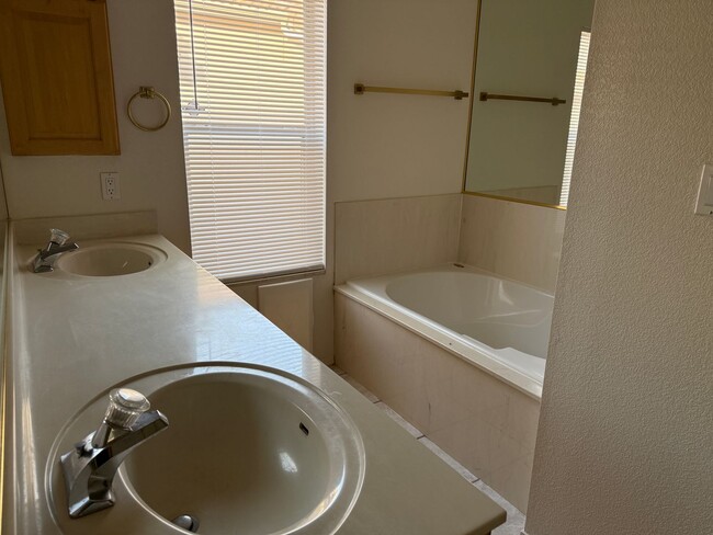 Building Photo - Nice 3Br, 2Ba, fireplace in living room, landscaped yards, great location.