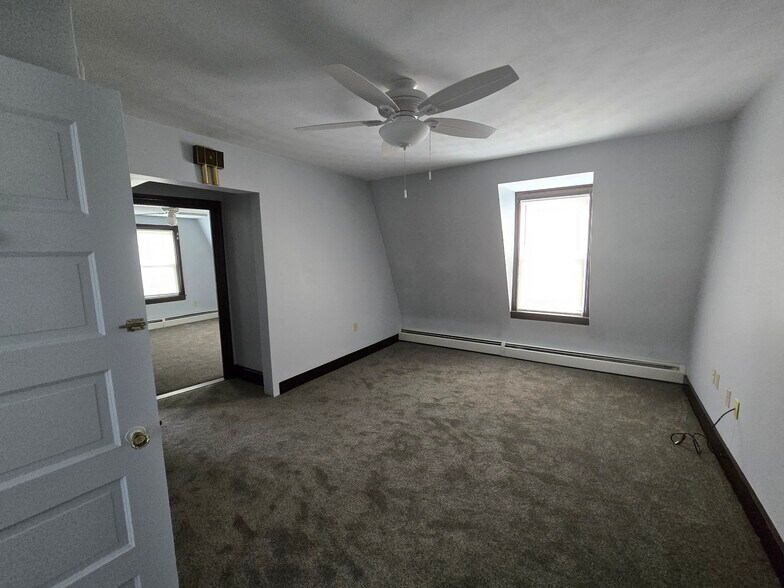 Building Photo - 128 Martin St