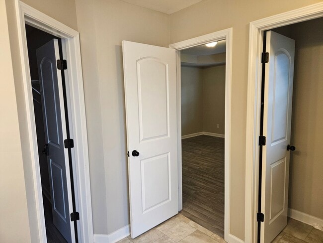 Building Photo - Charming 3-bedroom, 2-bathroom unfurnished...