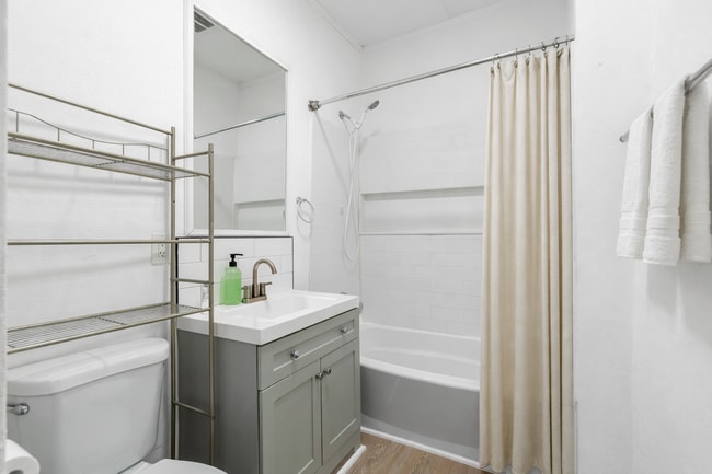 Building Photo - 336 W 18th St