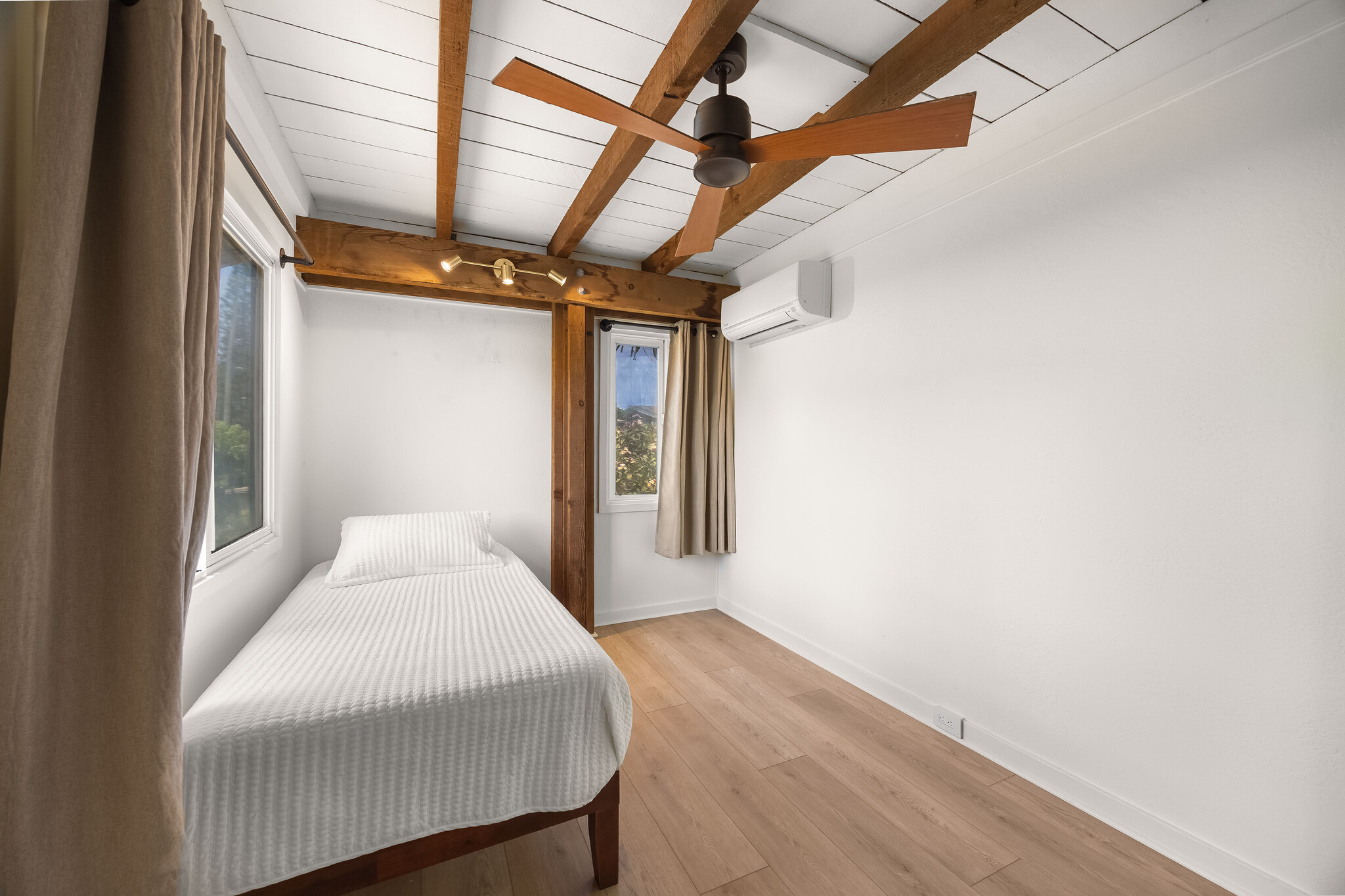 Building Photo - 59-015 Holawa St