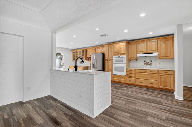 Building Photo - 1012 W Camino Real