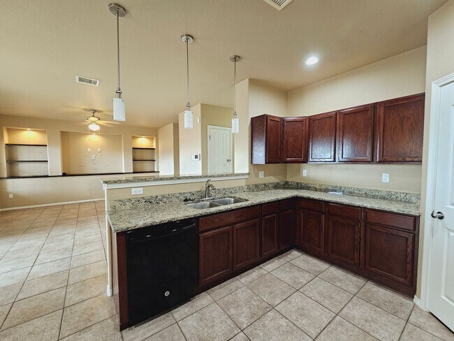 Building Photo - Beautiful 4 bedroom 2.5 bath home in Northeast El Paso!