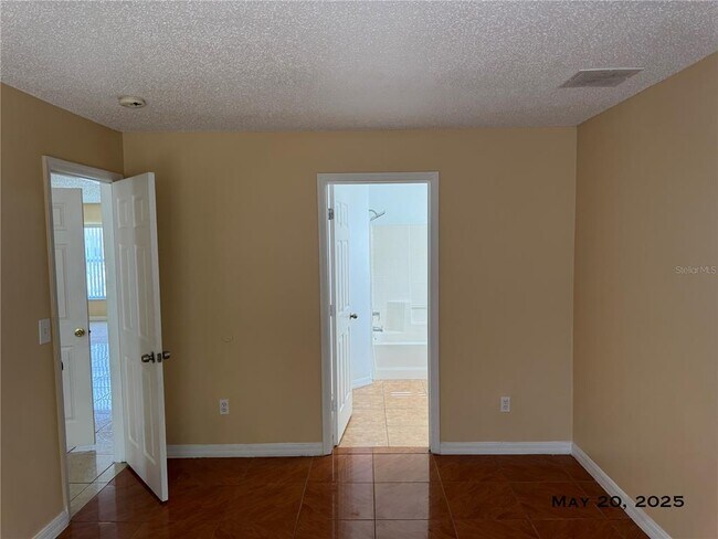 Building Photo - 5083 Luna Negra Dr