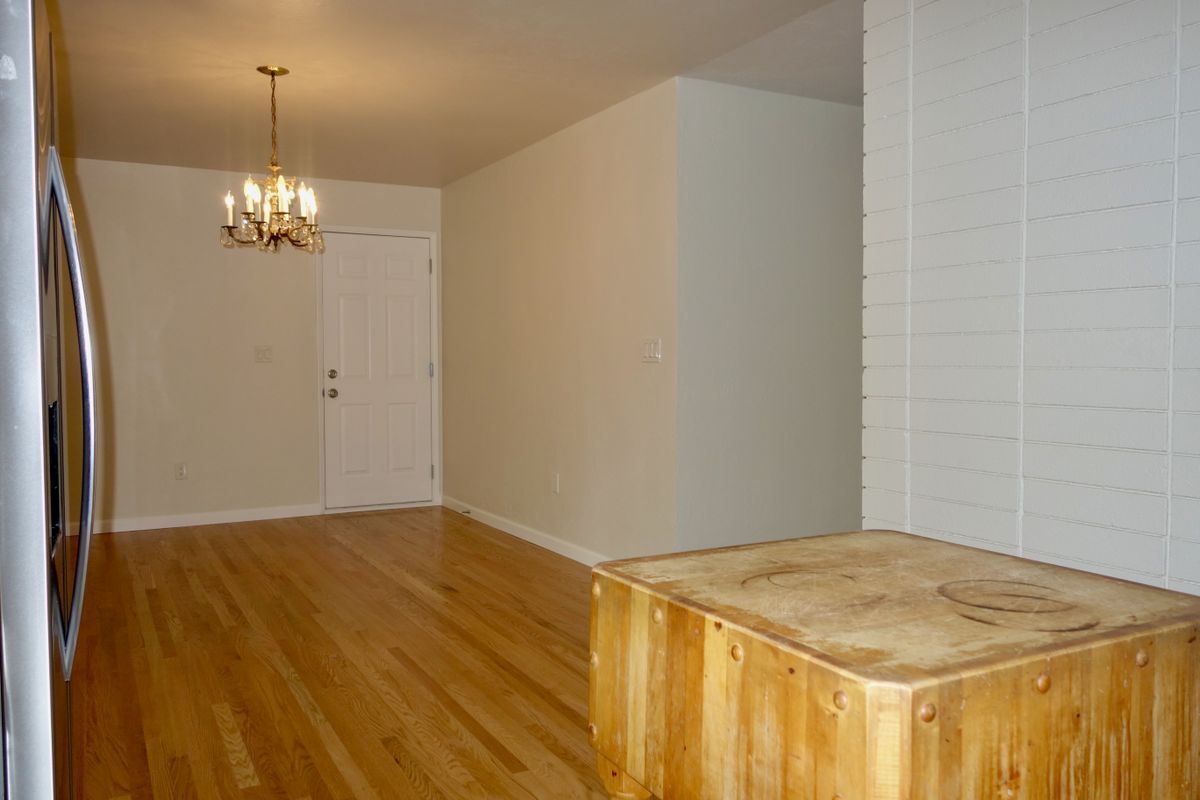 Building Photo - 609 Maureen Ln